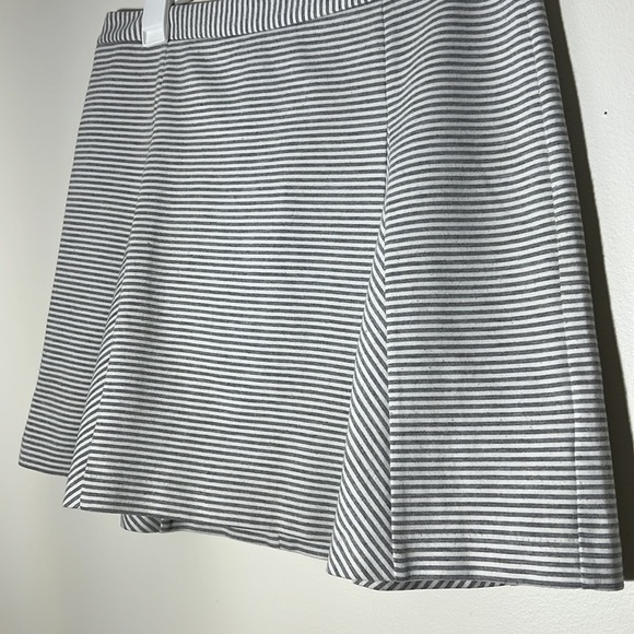 MICHAEL MICHAEL KORS || Mini A-Line Stripe Skirt. Sz. 10 - Picture 2 of 7